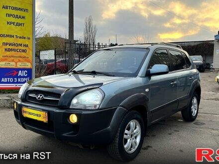 Серый Хендай Туксон, объемом двигателя 2 л и пробегом 281 тыс. км за 7200 $, фото 1 на Automoto.ua