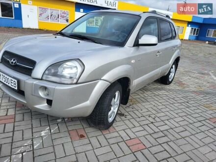 Хендай Туксон 2007 в Житомире на Automoto.ua Серый Хендай Туксон, объемом двигателя 2.01 л и пробегом 240 тыс. км за 6300 $, фото 1 на Automoto.ua
