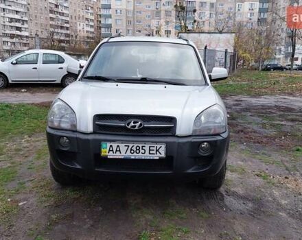 Серый Хендай Туксон, объемом двигателя 1.9 л и пробегом 135 тыс. км за 7800 $, фото 1 на Automoto.ua