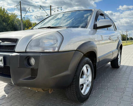Сірий Хендай Туксон, об'ємом двигуна 1.98 л та пробігом 235 тис. км за 7700 $, фото 1 на Automoto.ua