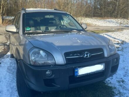Хендай Туксон 2007 у Доброполье на Automoto.ua Сірий Хендай Туксон, об'ємом двигуна 2 л та пробігом 208 тис. км за 8300 $, фото 1 на Automoto.ua
