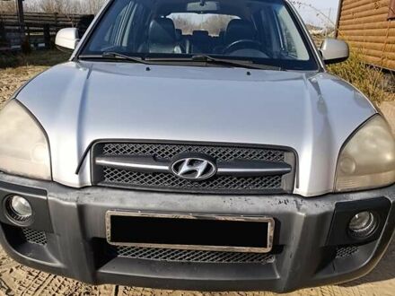 Хендай Туксон 2007 в Ровно на Automoto.ua Серый Хендай Туксон, объемом двигателя 1.99 л и пробегом 236 тыс. км за 6200 $, фото 1 на Automoto.ua