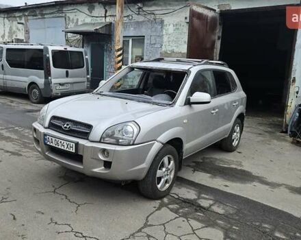 Сірий Хендай Туксон, об'ємом двигуна 2 л та пробігом 330 тис. км за 4000 $, фото 1 на Automoto.ua