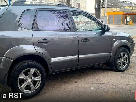 Хендай Туксон 2007 в Одессе на Automoto.ua Серый Хендай Туксон, объемом двигателя 2 л и пробегом 290 тыс. км за 7500 $, фото 1 на Automoto.ua