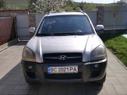 Сірий Хендай Туксон, об'ємом двигуна 2 л та пробігом 300 тис. км за 6500 $, фото 1 на Automoto.ua