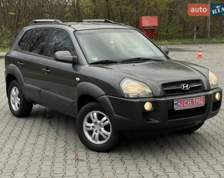 Серый Хендай Туксон, объемом двигателя 2 л и пробегом 182 тыс. км за 7600 $, фото 1 на Automoto.ua