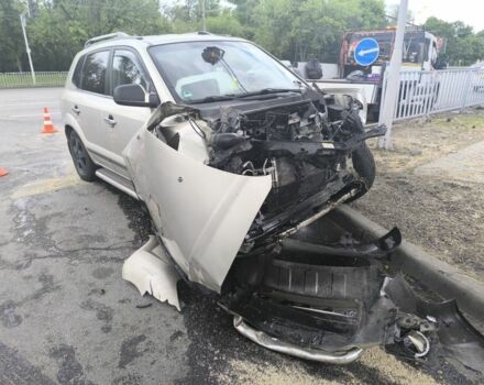 Хендай Туксон 2007 в Днепре (Днепропетровске) на Automoto.ua Серый Хендай Туксон, объемом двигателя 0 л и пробегом 200 тыс. км за 2020 $, фото 1 на Automoto.ua