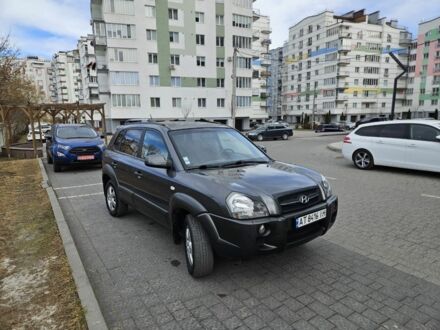 Хендай Туксон 2007 в Ивано-Франковске на Automoto.ua Серый Хендай Туксон, объемом двигателя 2 л и пробегом 151 тыс. км за 8950 $, фото 1 на Automoto.ua