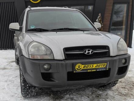 Серый Хендай Туксон, объемом двигателя 0 л и пробегом 205 тыс. км за 7999 $, фото 1 на Automoto.ua