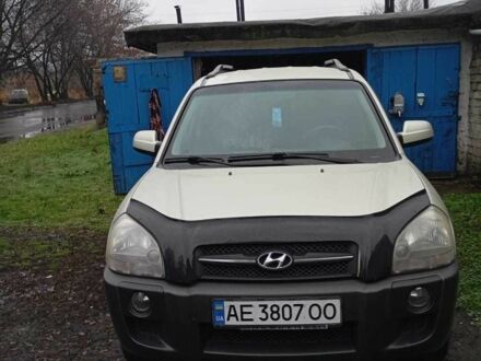 Серый Хендай Туксон, объемом двигателя 2 л и пробегом 168 тыс. км за 7500 $, фото 1 на Automoto.ua