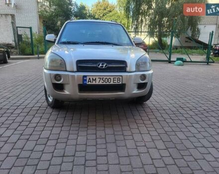 Серый Хендай Туксон, объемом двигателя 2 л и пробегом 241 тыс. км за 6500 $, фото 1 на Automoto.ua