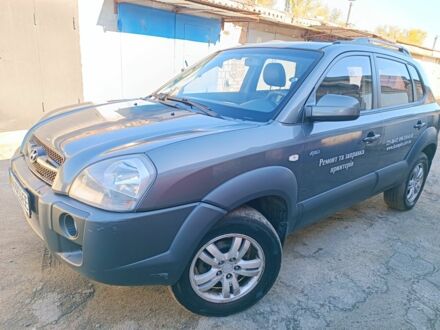 Серый Хендай Туксон, объемом двигателя 2 л и пробегом 192 тыс. км за 7000 $, фото 1 на Automoto.ua