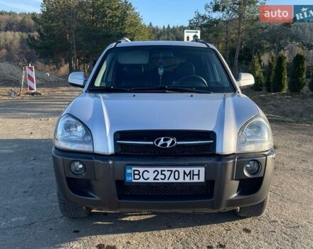Серый Хендай Туксон, объемом двигателя 2.7 л и пробегом 264 тыс. км за 5800 $, фото 1 на Automoto.ua