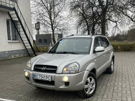 Хендай Туксон 2007 в Иваничи на Automoto.ua Серый Хендай Туксон, объемом двигателя 2 л и пробегом 255 тыс. км за 8800 $, фото 1 на Automoto.ua