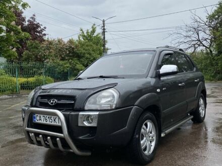Хендай Туксон 2007 у Києві на Automoto.ua Сірий Хендай Туксон, об'ємом двигуна 2 л та пробігом 279 тис. км за 8300 $, фото 1 на Automoto.ua