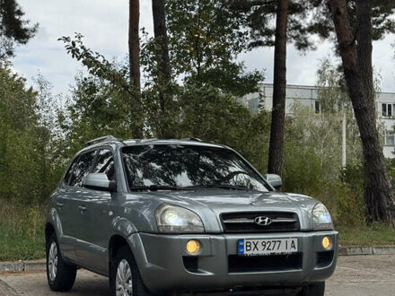 Хендай Туксон 2007 у Нетешине на Automoto.ua Сірий Хендай Туксон, об'ємом двигуна 2 л та пробігом 159 тис. км за 7499 $, фото 1 на Automoto.ua
