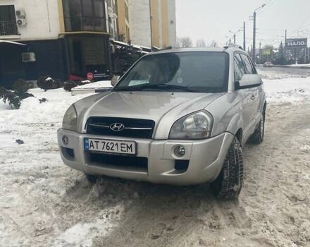 Серый Хендай Туксон, объемом двигателя 1.99 л и пробегом 260 тыс. км за 6350 $, фото 1 на Automoto.ua