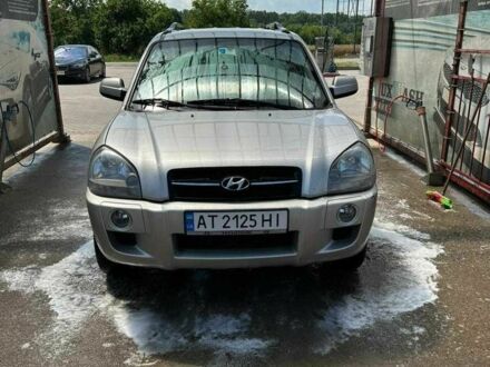 Хендай Туксон 2007 в Бурштыне на Automoto.ua Серый Хендай Туксон, объемом двигателя 2 л и пробегом 280 тыс. км за 3000 $, фото 1 на Automoto.ua