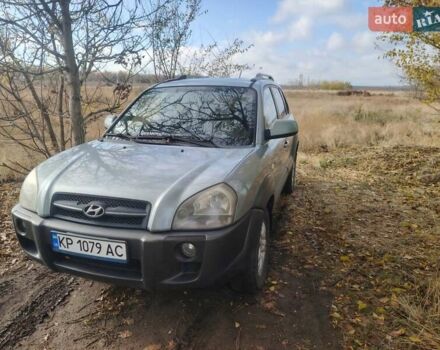 Хендай Туксон 2007 в Запорожье на Automoto.ua Серый Хендай Туксон, объемом двигателя 2 л и пробегом 213 тыс. км за 4800 $, фото 1 на Automoto.ua