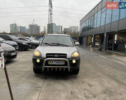 Серый Хендай Туксон, объемом двигателя 2 л и пробегом 290 тыс. км за 6500 $, фото 1 на Automoto.ua