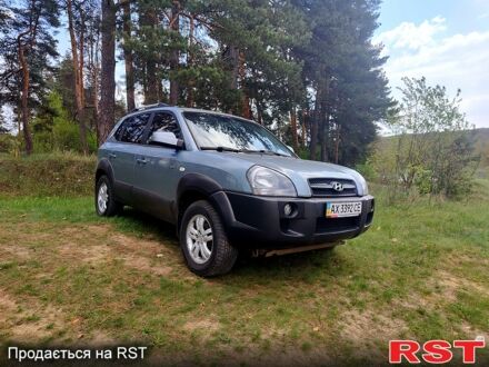 Хендай Туксон 2007 в Люботине на Automoto.ua Серый Хендай Туксон, объемом двигателя 2 л и пробегом 215 тыс. км за 9200 $, фото 1 на Automoto.ua