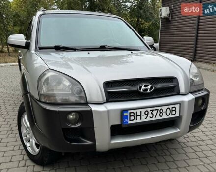 Сірий Хендай Туксон, об'ємом двигуна 1.99 л та пробігом 208 тис. км за 8400 $, фото 1 на Automoto.ua
