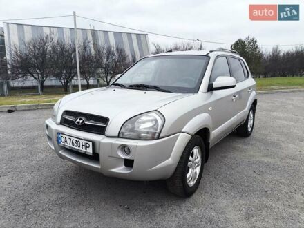 Хендай Туксон 2007 в Черкассах на Automoto.ua Серый Хендай Туксон, объемом двигателя 1.98 л и пробегом 231 тыс. км за 6800 $, фото 1 на Automoto.ua