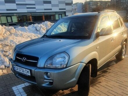 Хендай Туксон 2007 у Черкасах на Automoto.ua Сірий Хендай Туксон, об'ємом двигуна 2 л та пробігом 177 тис. км за 7400 $, фото 1 на Automoto.ua