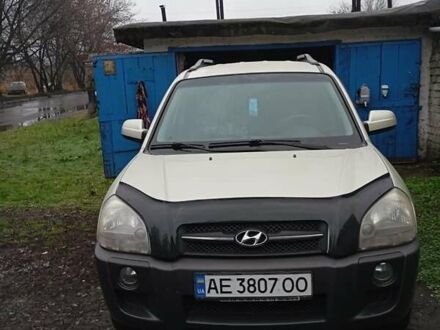 Серый Хендай Туксон, объемом двигателя 2 л и пробегом 169 тыс. км за 6999 $, фото 1 на Automoto.ua