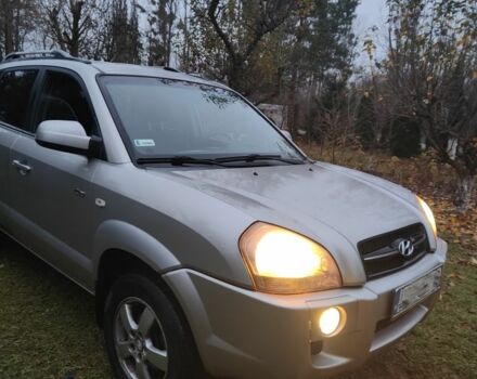 Серый Хендай Туксон, объемом двигателя 2 л и пробегом 310 тыс. км за 3658 $, фото 1 на Automoto.ua
