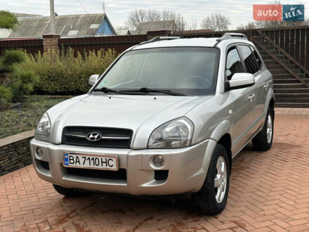 Серый Хендай Туксон, объемом двигателя 1.98 л и пробегом 217 тыс. км за 8500 $, фото 1 на Automoto.ua
