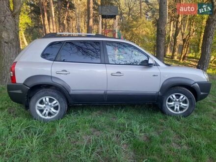 Сірий Хендай Туксон, об'ємом двигуна 2.02 л та пробігом 115 тис. км за 8700 $, фото 1 на Automoto.ua