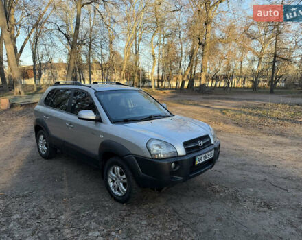 Сірий Хендай Туксон, об'ємом двигуна 2 л та пробігом 312 тис. км за 6999 $, фото 1 на Automoto.ua