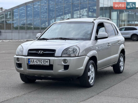 Хендай Туксон 2007 у Києві на Automoto.ua Сірий Хендай Туксон, об'ємом двигуна 1.98 л та пробігом 200 тис. км за 7500 $, фото 1 на Automoto.ua