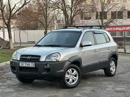 Серый Хендай Туксон, объемом двигателя 2 л и пробегом 167 тыс. км за 7299 $, фото 1 на Automoto.ua