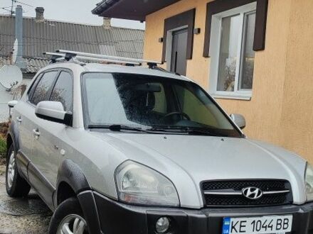 Сірий Хендай Туксон, об'ємом двигуна 2 л та пробігом 215 тис. км за 8000 $, фото 1 на Automoto.ua