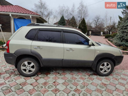 Хендай Туксон 2007 в Умани на Automoto.ua Серый Хендай Туксон, объемом двигателя 2 л и пробегом 217 тыс. км за 9800 $, фото 1 на Automoto.ua