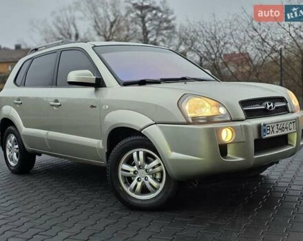 Серый Хендай Туксон, объемом двигателя 2 л и пробегом 231 тыс. км за 7999 $, фото 1 на Automoto.ua