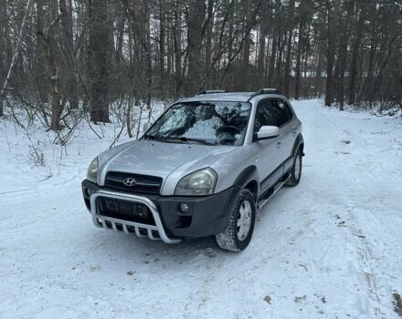 Серый Хендай Туксон, объемом двигателя 2 л и пробегом 190 тыс. км за 5300 $, фото 1 на Automoto.ua