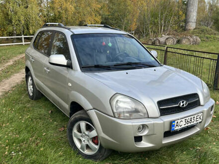 Хендай Туксон 2007 в Локачи на Automoto.ua Серый Хендай Туксон, объемом двигателя 1.98 л и пробегом 288 тыс. км за 7300 $, фото 1 на Automoto.ua