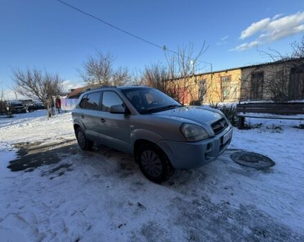 Серый Хендай Туксон, объемом двигателя 2 л и пробегом 278 тыс. км за 7500 $, фото 1 на Automoto.ua