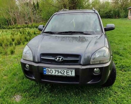 Серый Хендай Туксон, объемом двигателя 1.99 л и пробегом 184 тыс. км за 8300 $, фото 1 на Automoto.ua