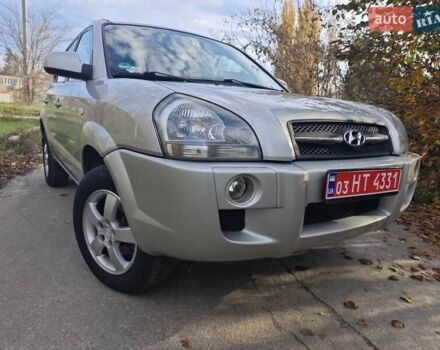Серый Хендай Туксон, объемом двигателя 1.98 л и пробегом 173 тыс. км за 7450 $, фото 1 на Automoto.ua