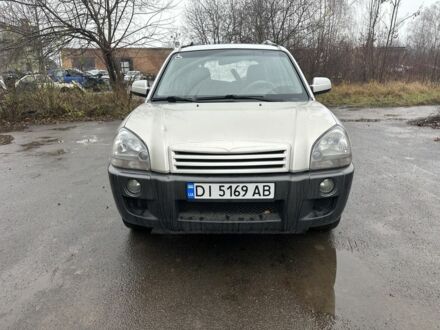 Серый Хендай Туксон, объемом двигателя 2 л и пробегом 350 тыс. км за 3850 $, фото 1 на Automoto.ua