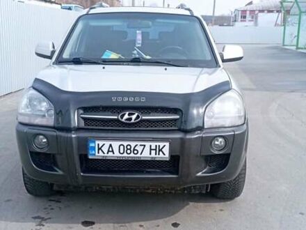 Серый Хендай Туксон, объемом двигателя 1.98 л и пробегом 268 тыс. км за 6700 $, фото 1 на Automoto.ua