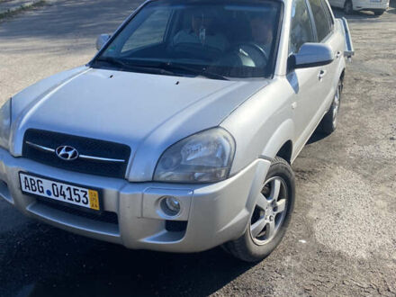 Хендай Туксон 2007 в Благовещенское (Ульяновка) на Automoto.ua Серый Хендай Туксон, объемом двигателя 1.98 л и пробегом 210 тыс. км за 7500 $, фото 1 на Automoto.ua