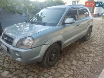 Хендай Туксон 2007 в Калуше на Automoto.ua Серый Хендай Туксон, объемом двигателя 1.99 л и пробегом 214 тыс. км за 6900 $, фото 1 на Automoto.ua
