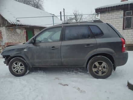 Сірий Хендай Туксон, об'ємом двигуна 2 л та пробігом 186 тис. км за 3000 $, фото 1 на Automoto.ua