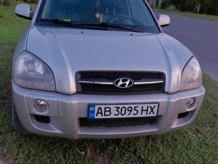 Хендай Туксон 2007 у Шаргороде на Automoto.ua Сірий Хендай Туксон, об'ємом двигуна 1.98 л та пробігом 255 тис. км за 7800 $, фото 1 на Automoto.ua