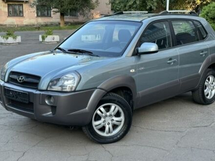 Серый Хендай Туксон, объемом двигателя 2 л и пробегом 110 тыс. км за 10500 $, фото 1 на Automoto.ua